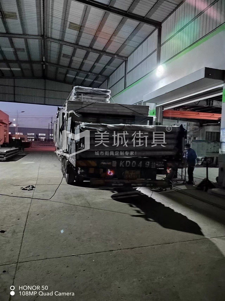2022.10.18美城街具供應(yīng)臺州第三、四車候車亭發(fā)貨記錄